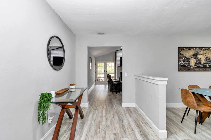 4 BR/2 BA, King Suite, Heated Pool, Yard, Office
