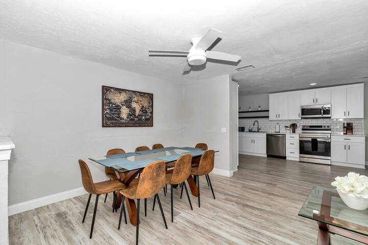 4 BR/2 BA, King Suite, Heated Pool, Yard, Office