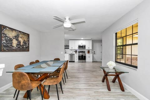 Walk into the dining room from the front door, next to the kitchen, next to the family room, out to the garage, and seating for up to 8 people. Plenty of windows with blinds, recessed lights, and a great overall flow.