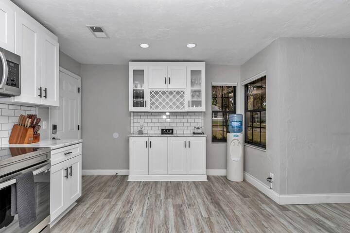 4 BR/2 BA, King Suite, Heated Pool, Yard, Office