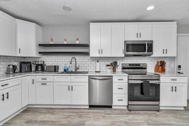 4 BR/2 BA, King Suite, Heated Pool, Yard, Office