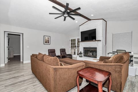Two couches, two recliners, one working desk, smart TV, french doors out to Florida room and pool, ceiling fan with lights, recessed lights, non working fireplace - perfect for up to 8 people to hang out, watch TV, play music, and enjoy.