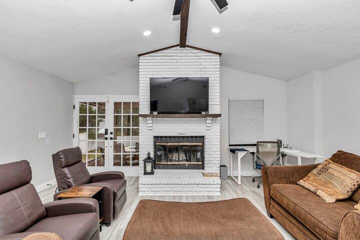 4 BR/2 BA, King Suite, Heated Pool, Yard, Office