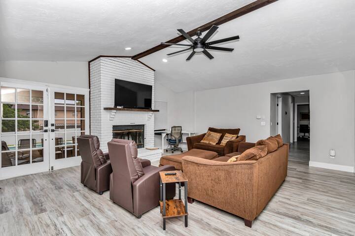 4 BR/2 BA, King Suite, Heated Pool, Yard, Office