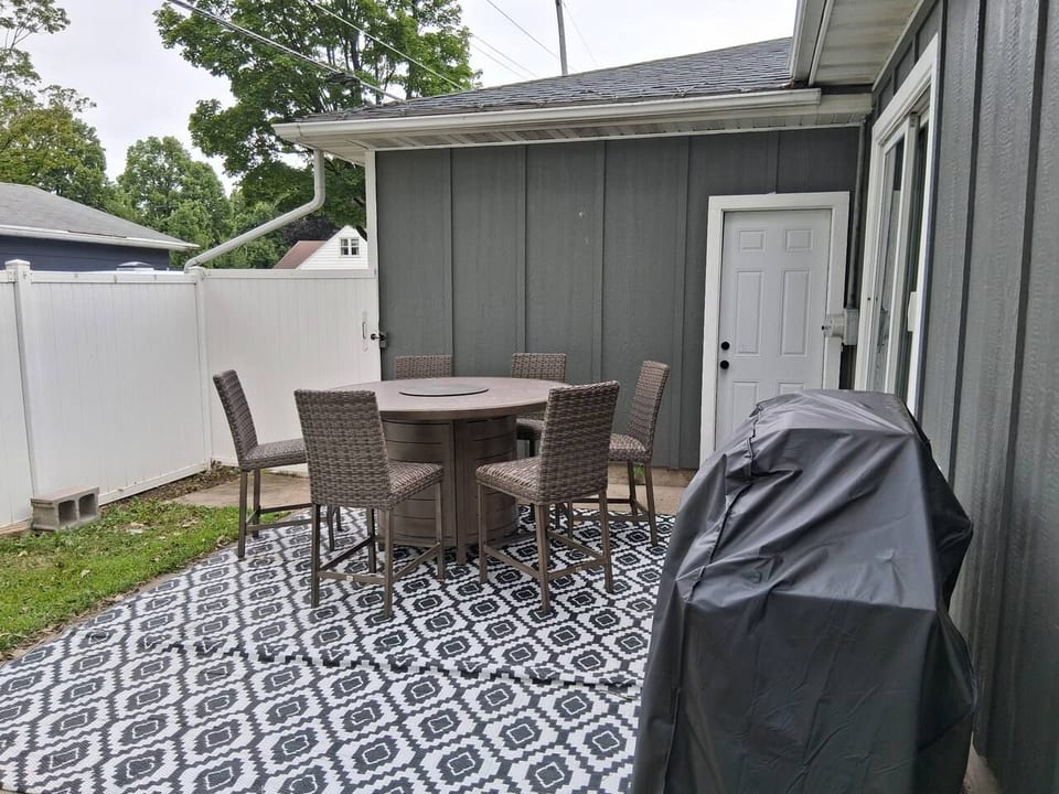 1.5 Block to Lambeau/Resch - Arcade/Game Room - Green Bay