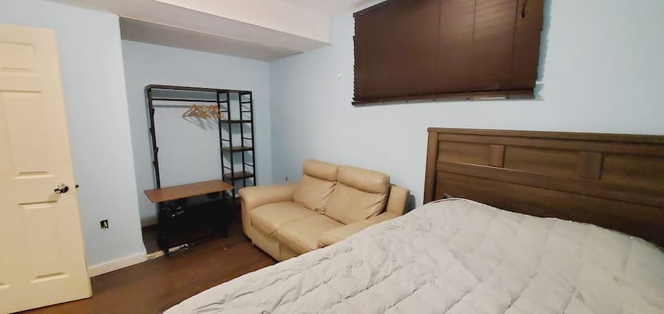 Apartment Studio with Full Kitchen in Basement - Fort McMurray
