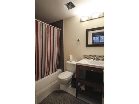 Apartment Studio with Full Kitchen in Basement