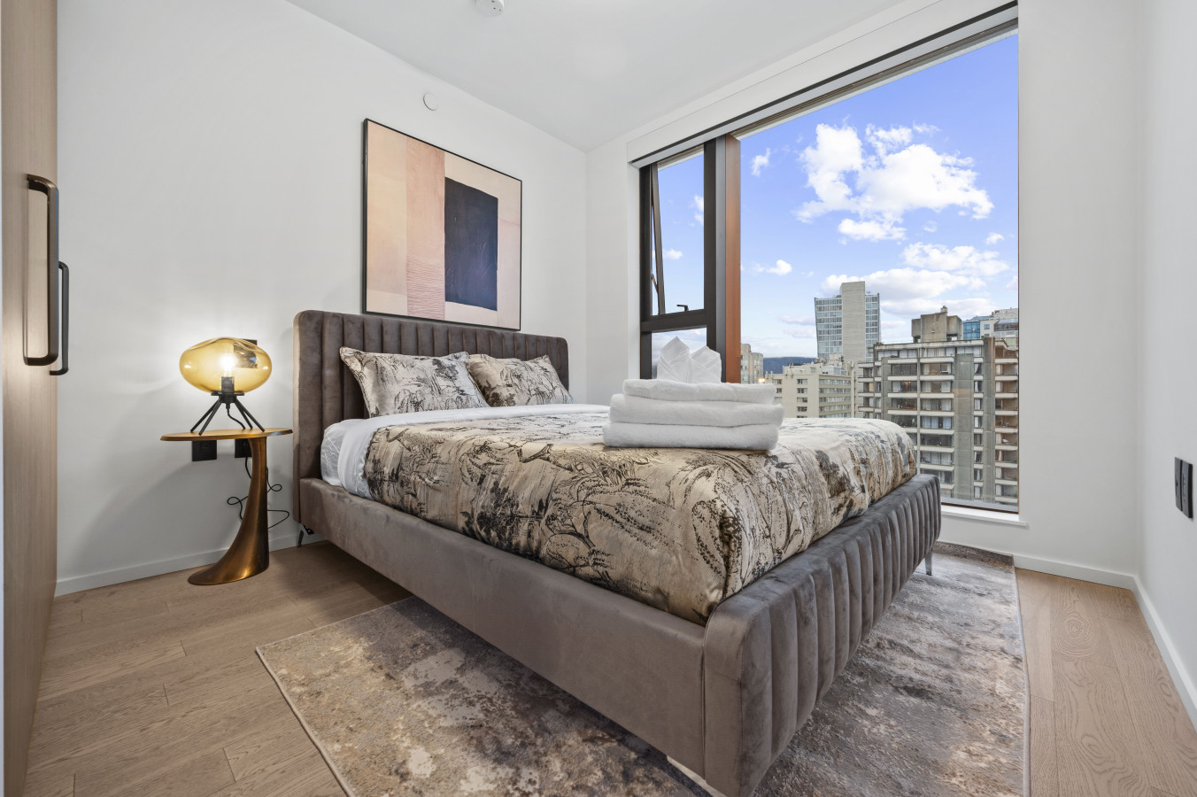 2br:-sauna-247-gym-parking-w-gaggenau-and-aesop/