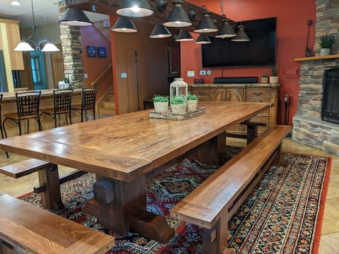 Baraboo Lodge - Family Vacation Home