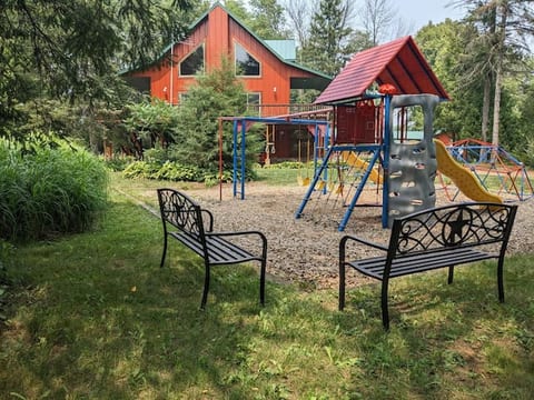 Baraboo Lodge - Family Vacation Home