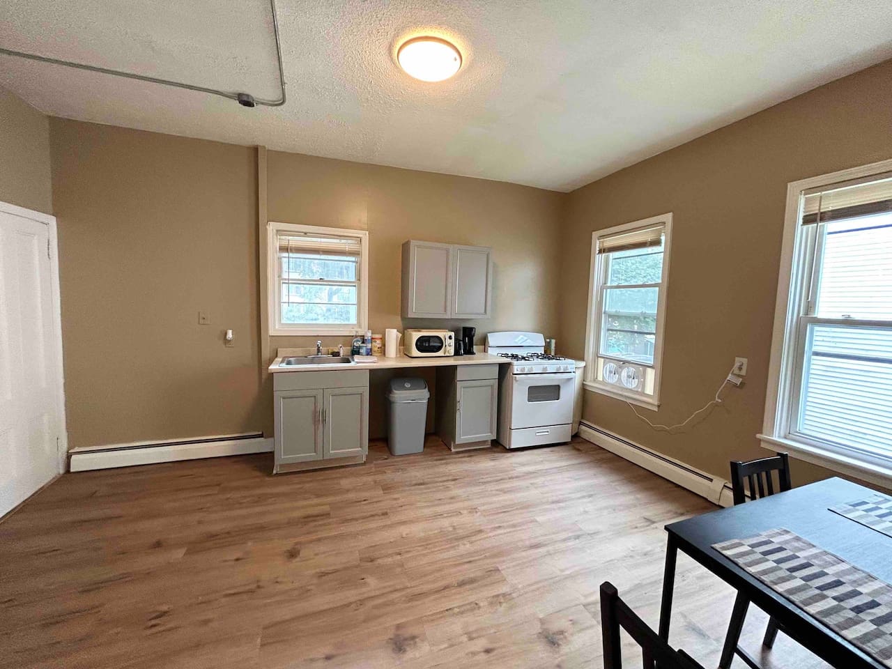 532-updated-apartment-near-whole-foods-brown-univer/