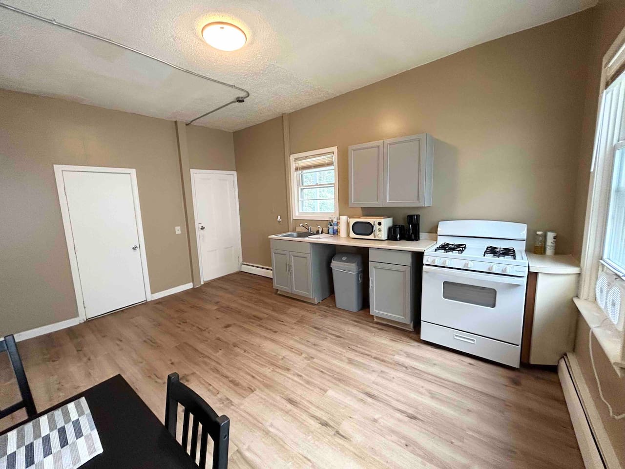 532-updated-apartment-near-whole-foods-brown-univer/