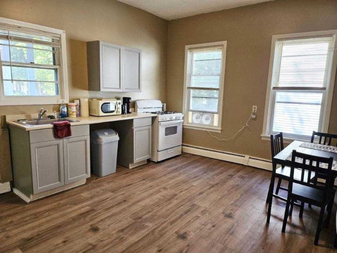 532-updated-apartment-near-whole-foods-brown-univer/