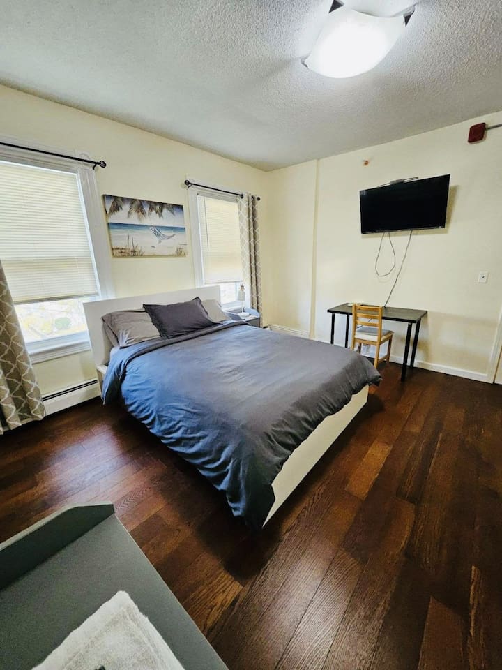 533f-nice-apartment-whole-foods-brown-university/