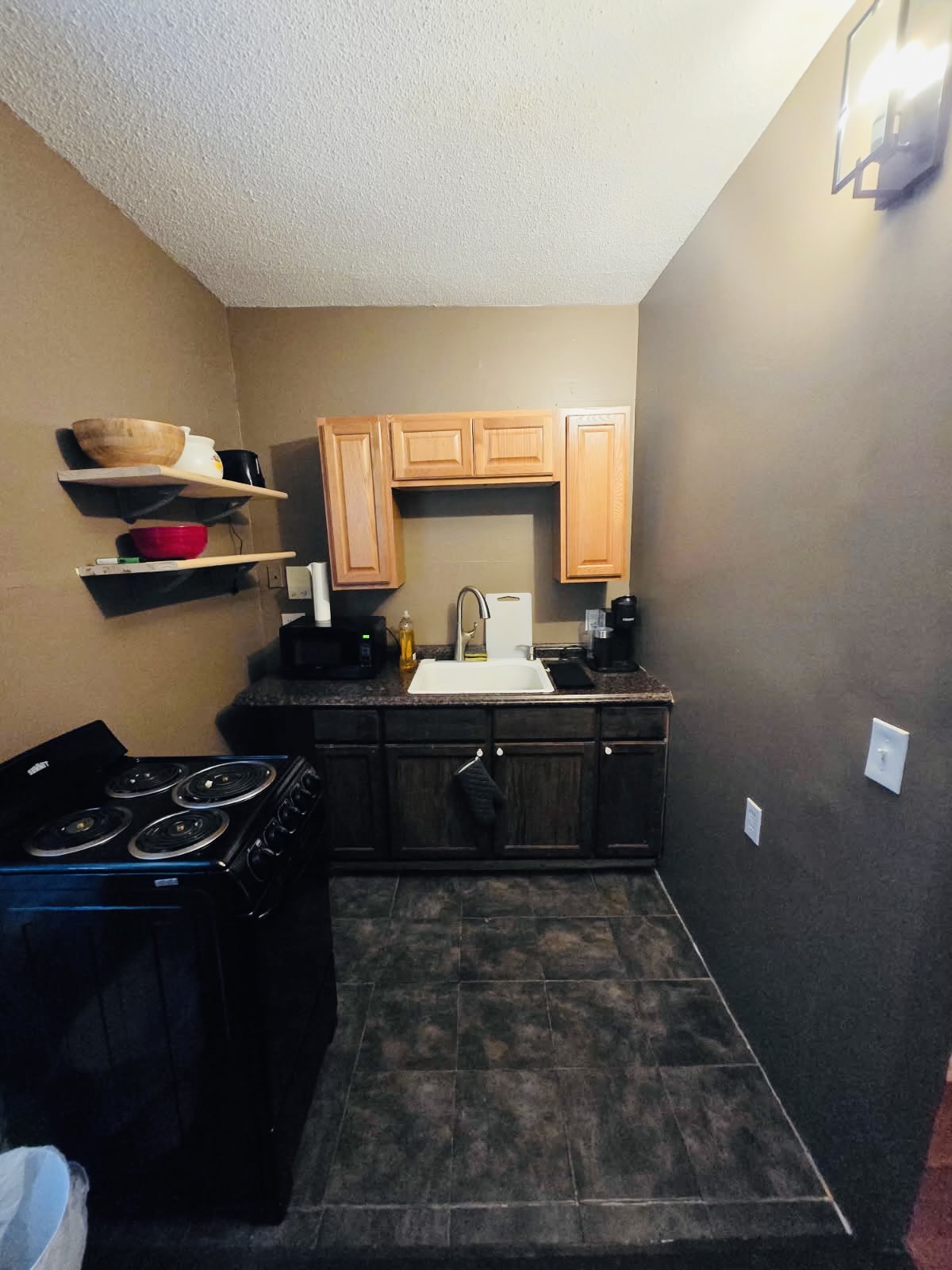 533f-nice-apartment-whole-foods-brown-university/