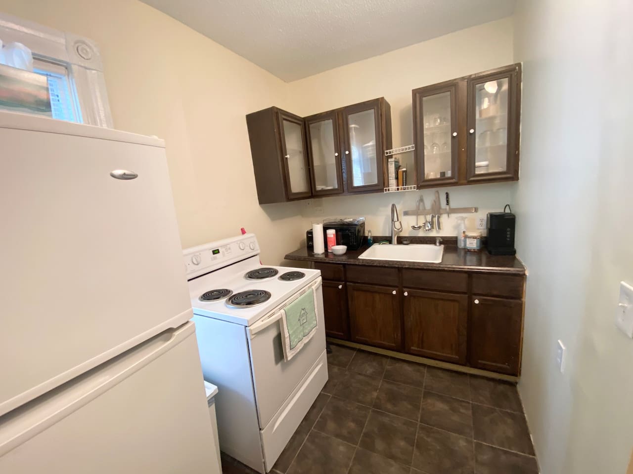 5332-nice-room-near-whole-foods-brown-university/