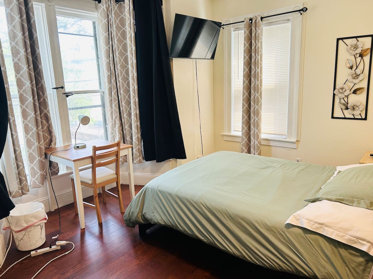 5332-nice-room-near-whole-foods-brown-university/