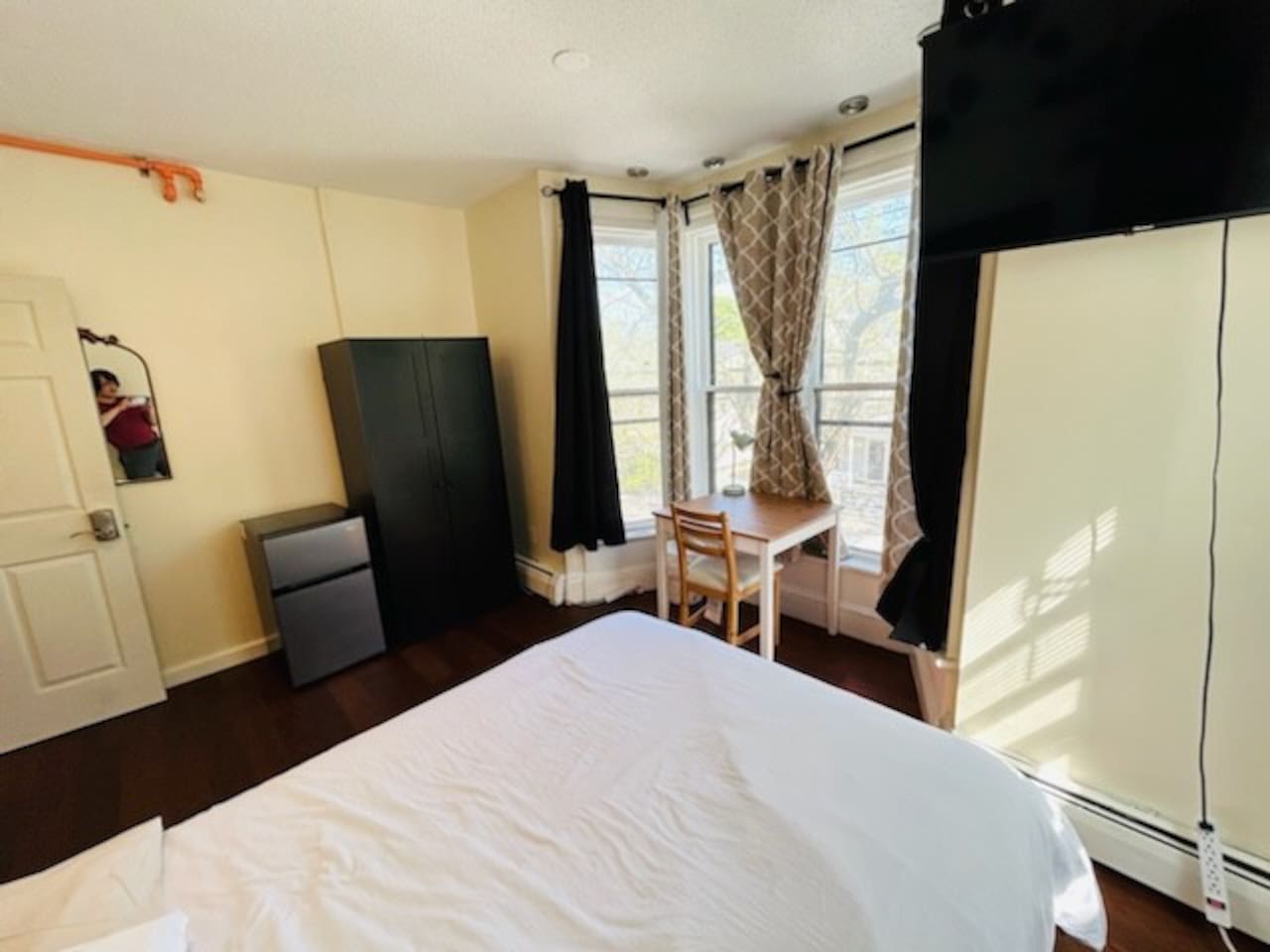 5332-nice-room-near-whole-foods-brown-university/