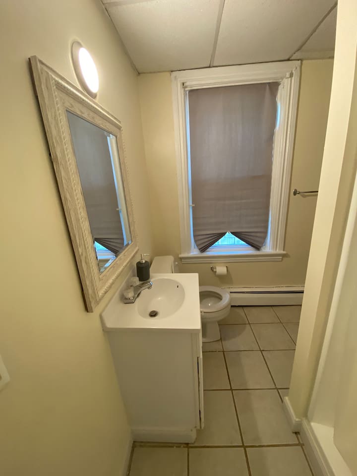 5332-nice-room-near-whole-foods-brown-university/