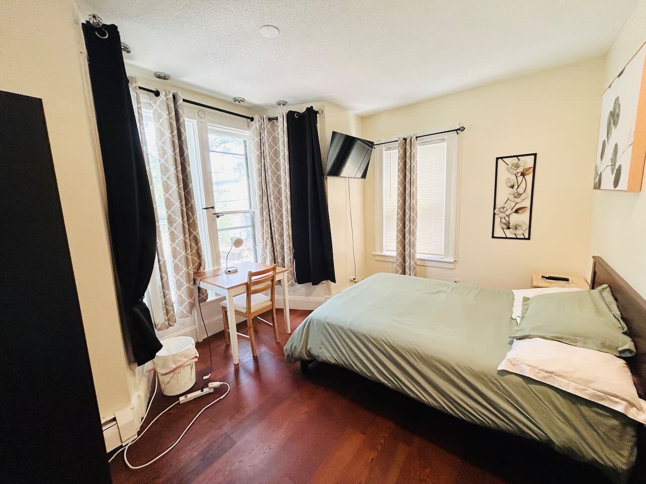 5332-nice-room-near-whole-foods-brown-university/