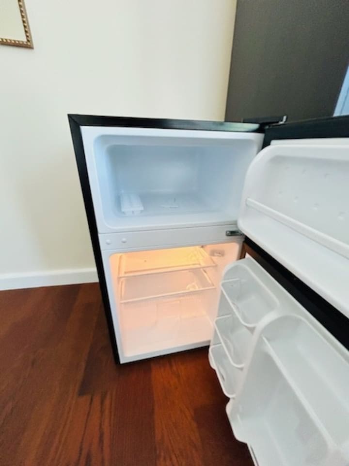 5332-nice-room-near-whole-foods-brown-university/