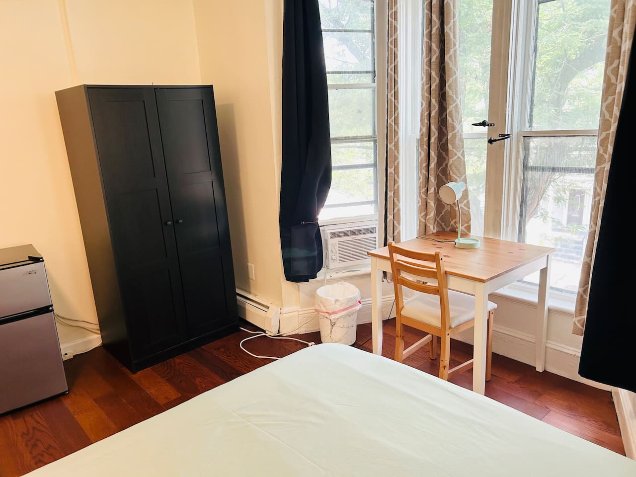 5332-nice-room-near-whole-foods-brown-university/