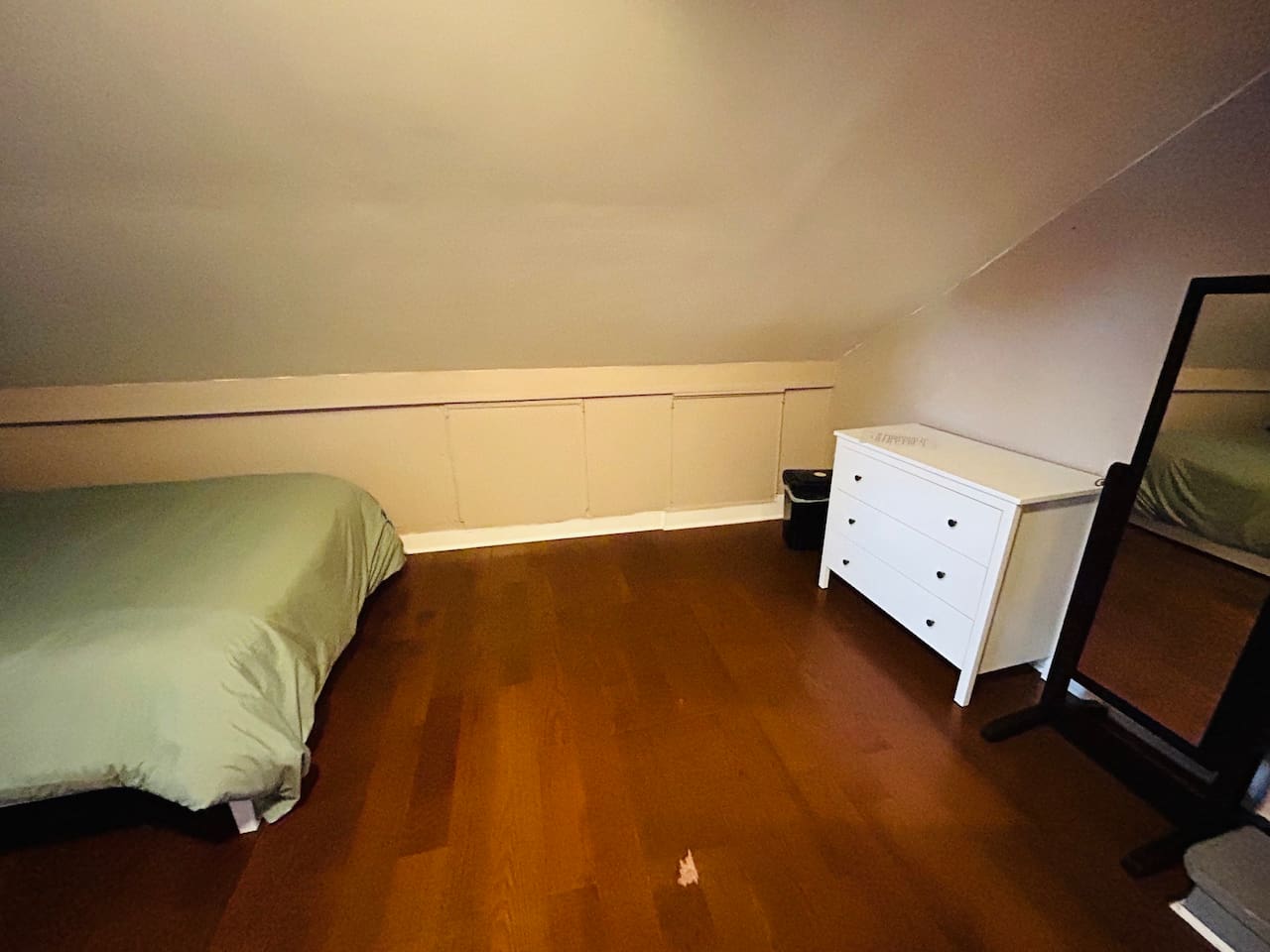 5341-nice-room-near-whole-foods-brown-university/