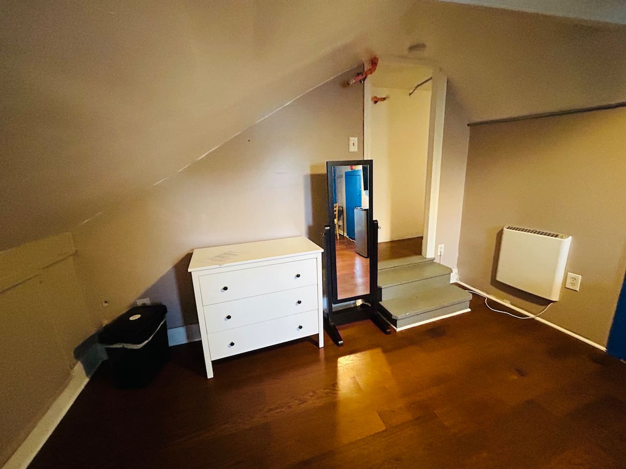 5341-nice-room-near-whole-foods-brown-university/