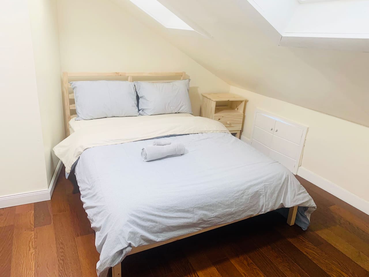 5342-sunny-room-near-brown-university-whole-foods/