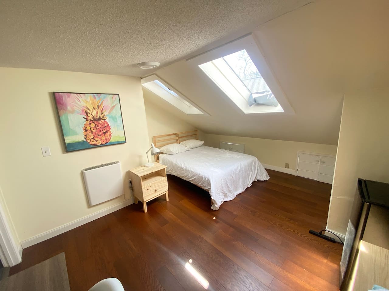 5342-sunny-room-near-brown-university-whole-foods/