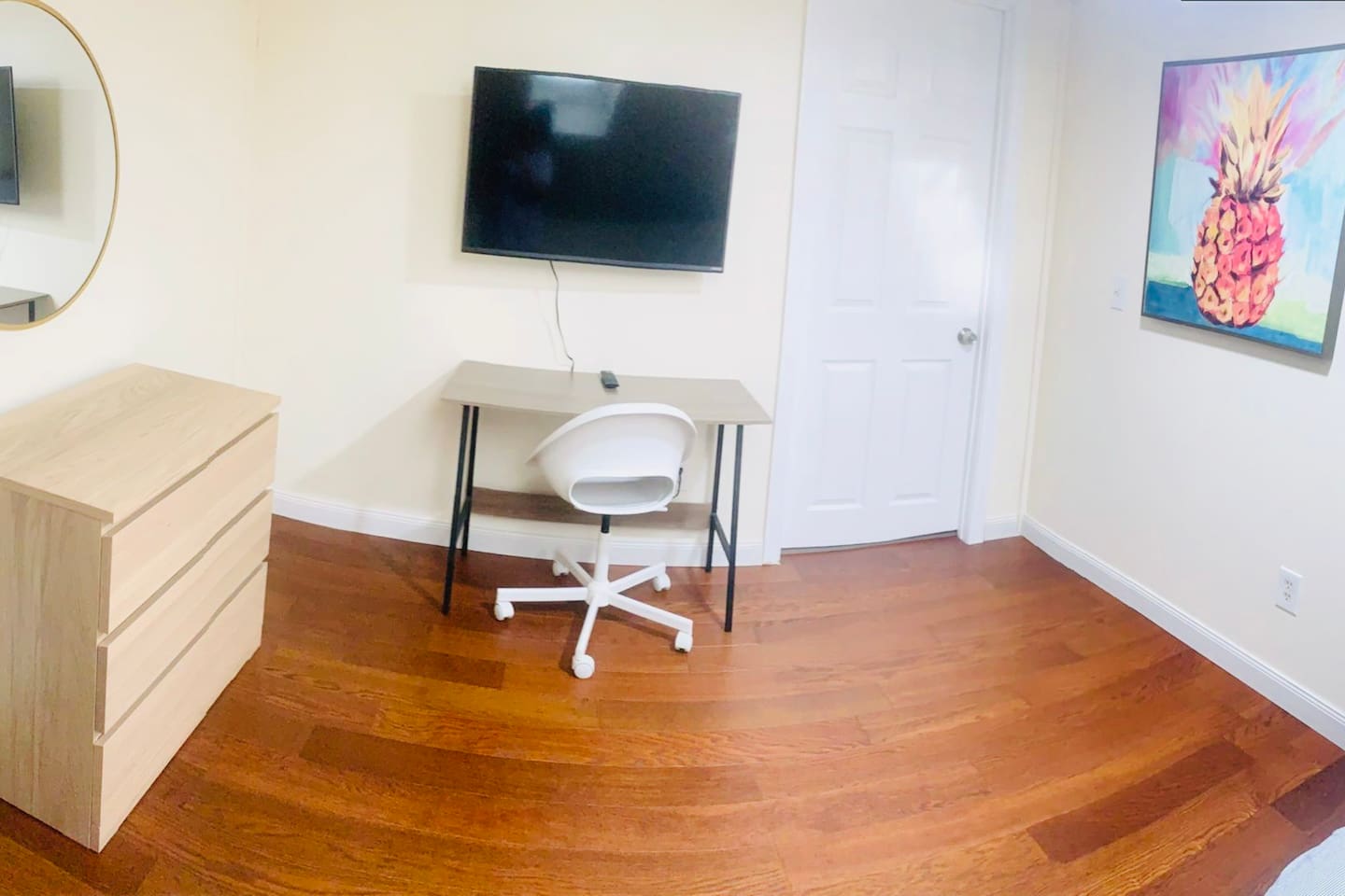 5342-sunny-room-near-brown-university-whole-foods/