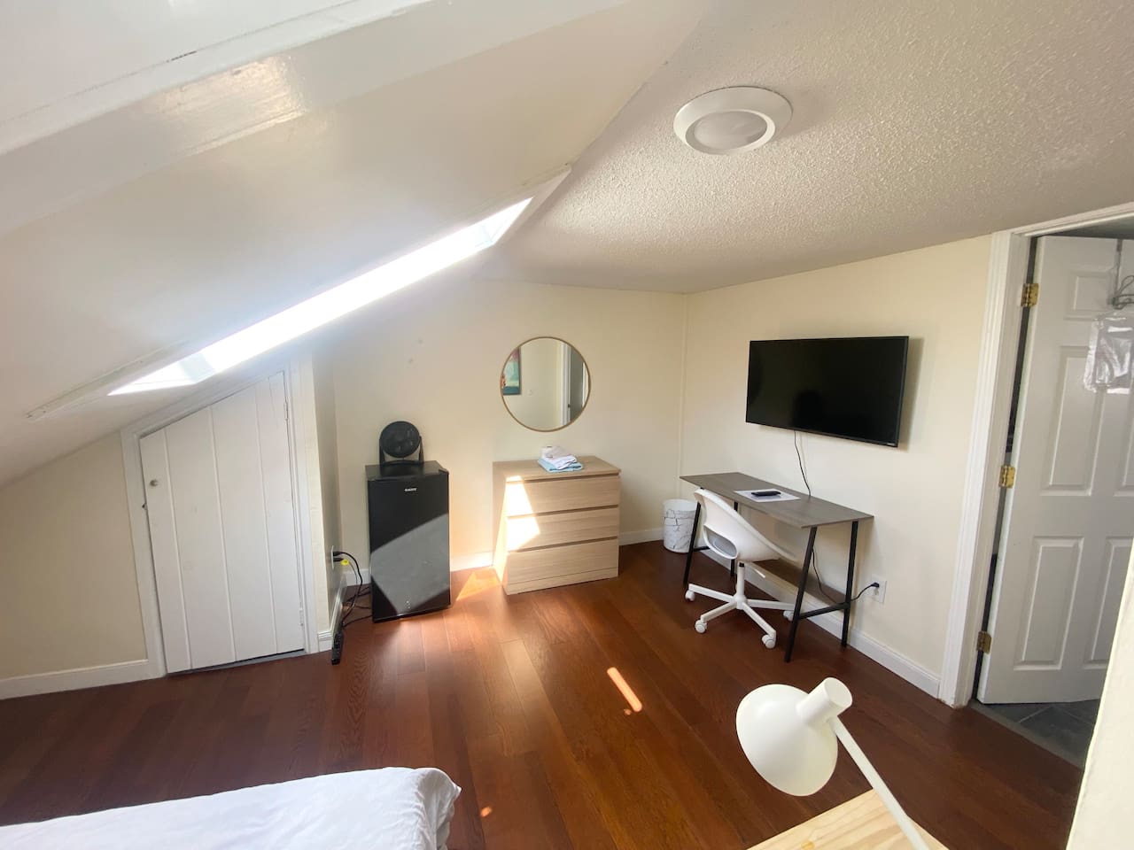 5342-sunny-room-near-brown-university-whole-foods/