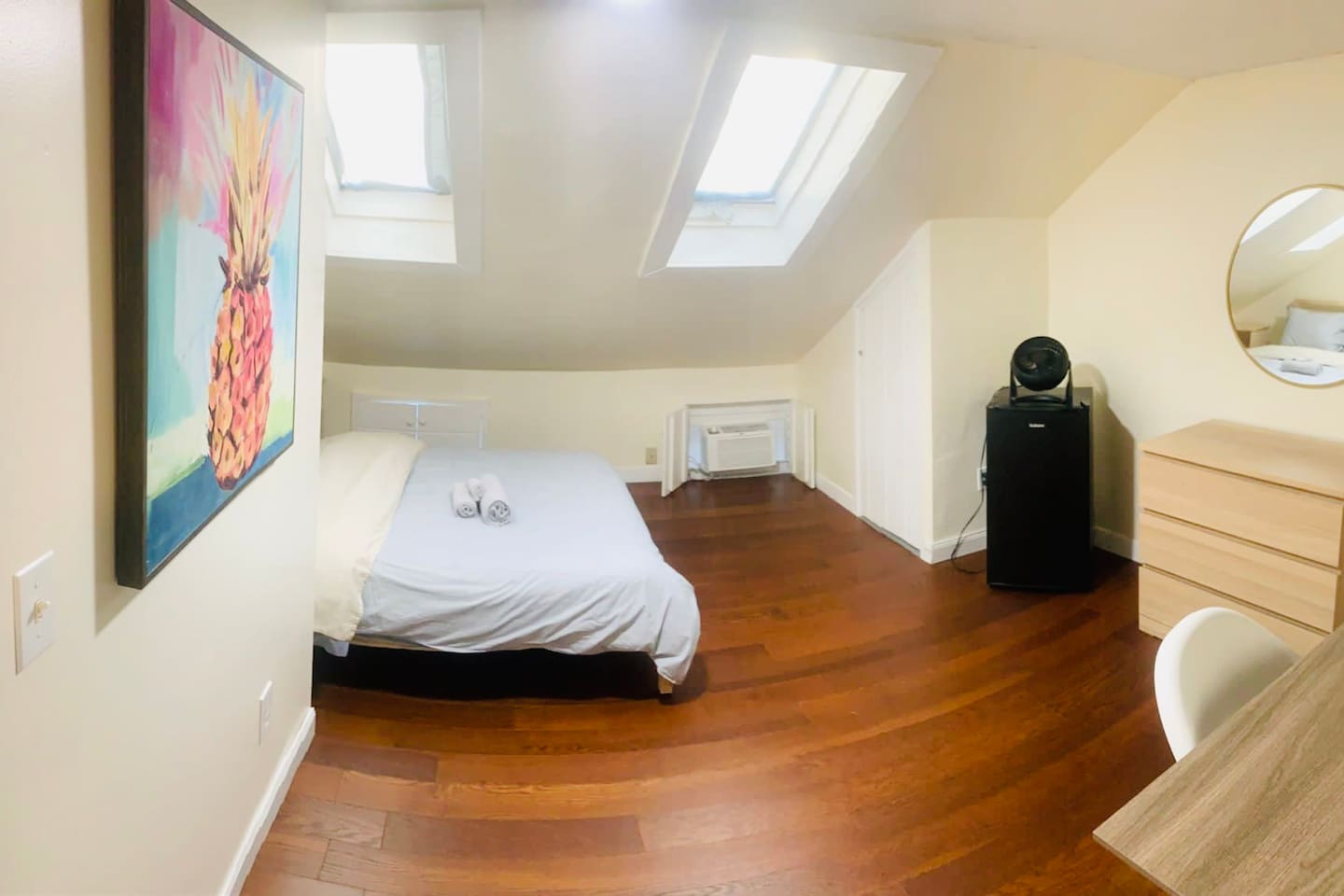 5342-sunny-room-near-brown-university-whole-foods/