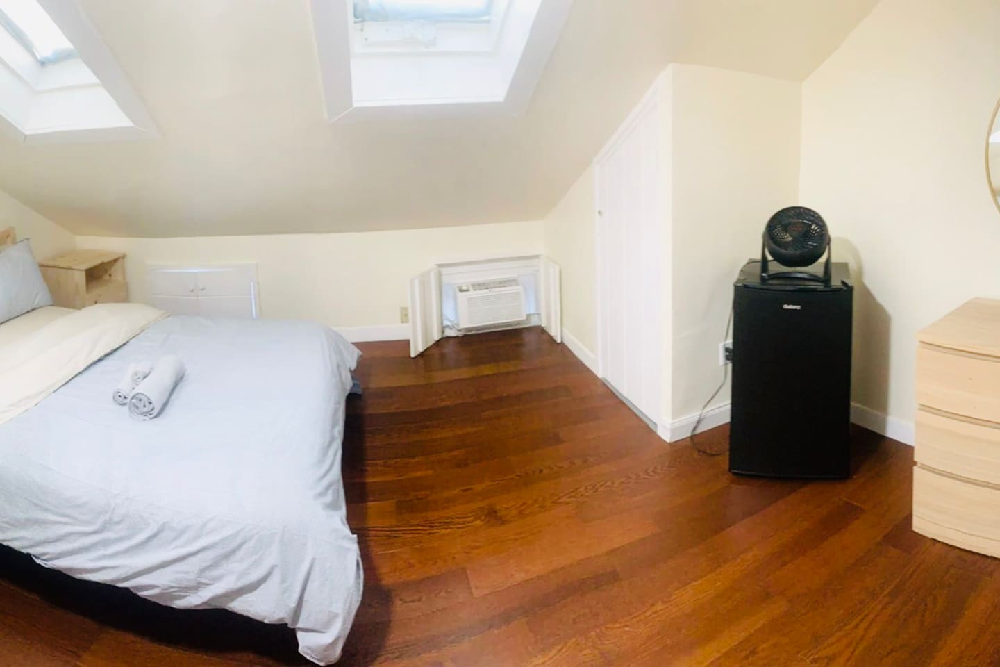 5342-sunny-room-near-brown-university-whole-foods/