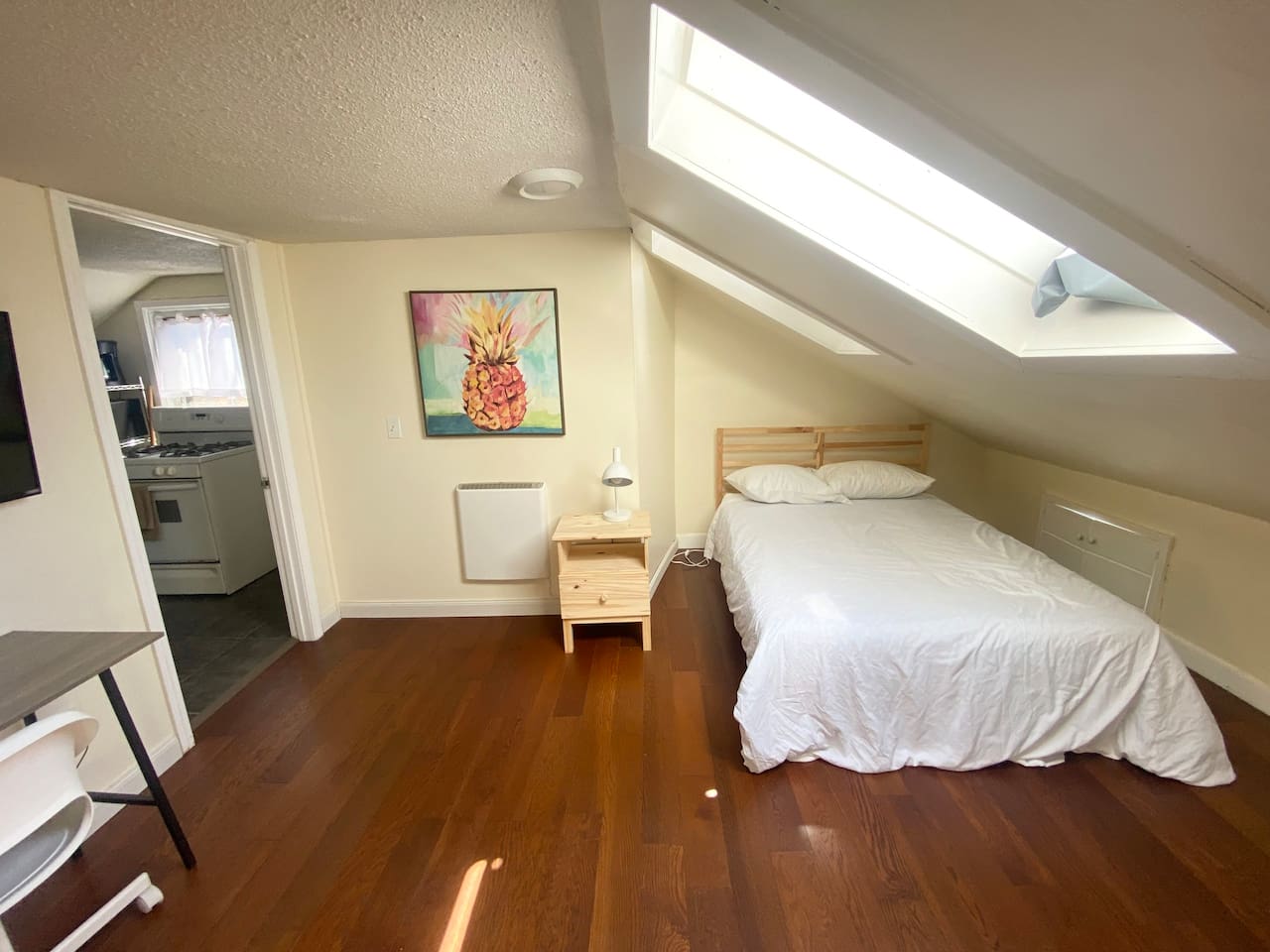 5342-sunny-room-near-brown-university-whole-foods/