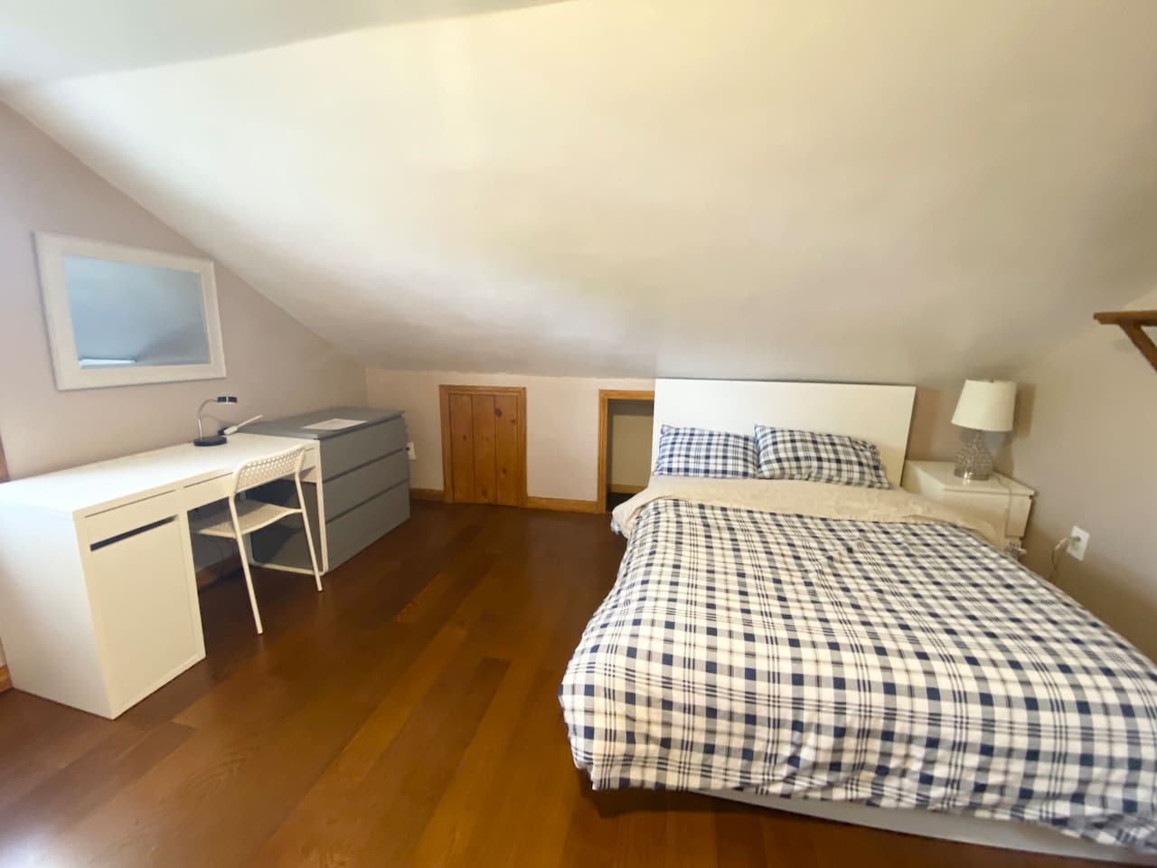 5343-nice-room-near-whole-foods-brown-downtown/