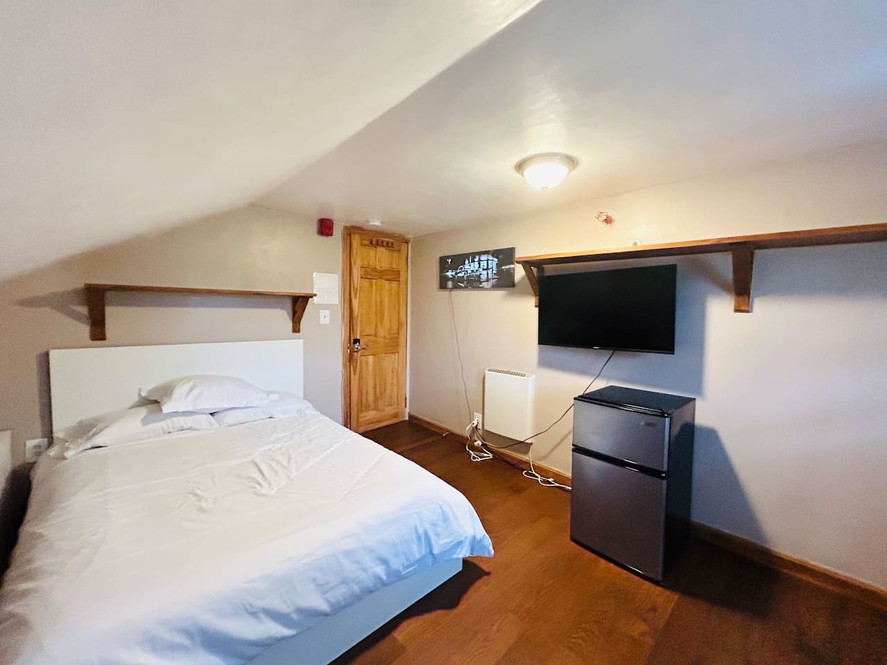 5343-nice-room-near-whole-foods-brown-downtown/