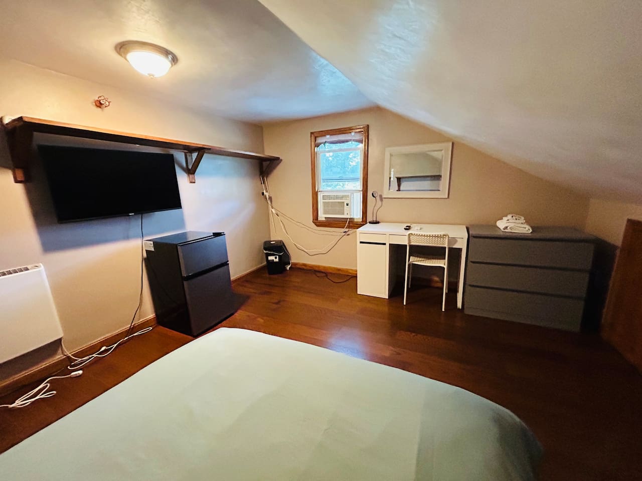 5343-nice-room-near-whole-foods-brown-downtown/