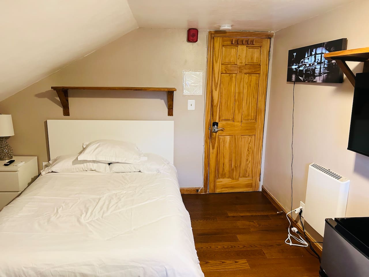 5343-nice-room-near-whole-foods-brown-downtown/