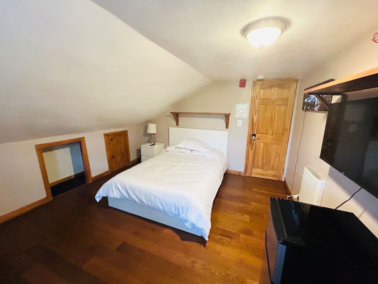 5343-nice-room-near-whole-foods-brown-downtown/