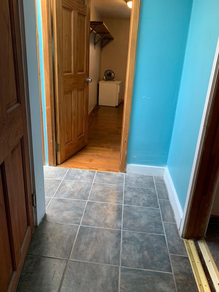 5343-nice-room-near-whole-foods-brown-downtown/