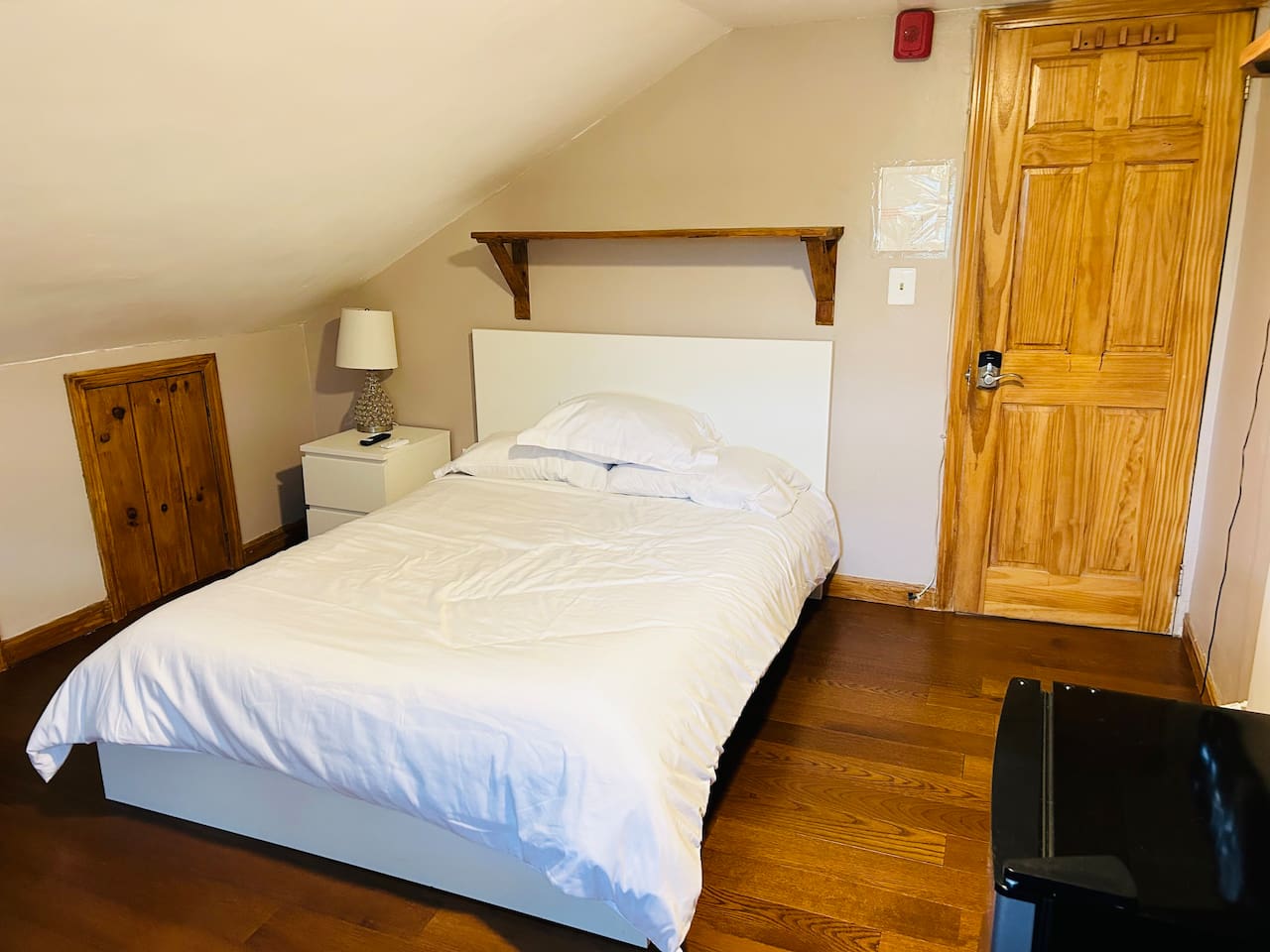 5343-nice-room-near-whole-foods-brown-downtown/