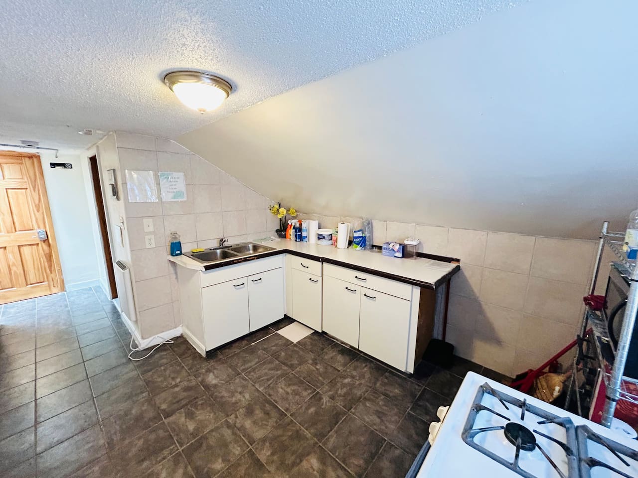 5343-nice-room-near-whole-foods-brown-downtown/