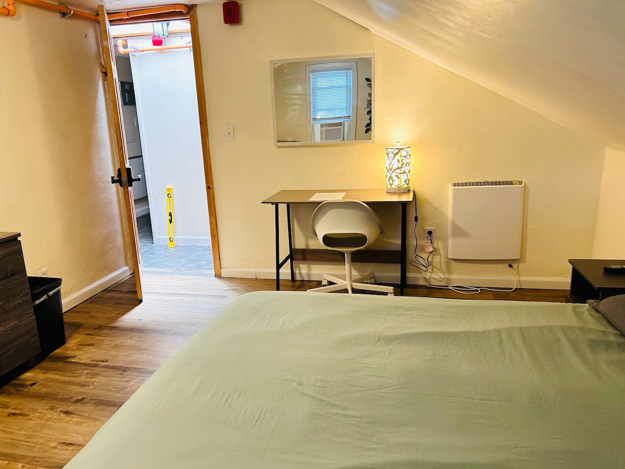 5344-nice-room-by-whole-foods-brown-university/