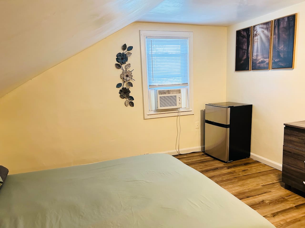 5344-nice-room-by-whole-foods-brown-university/