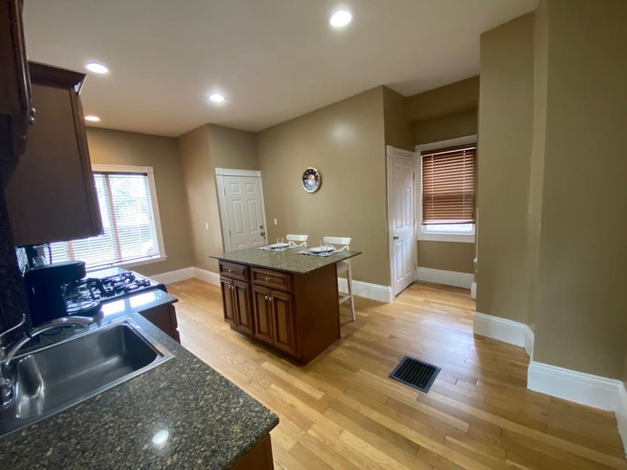 2411-spacious-room-in-federal-hill-near-downtown/