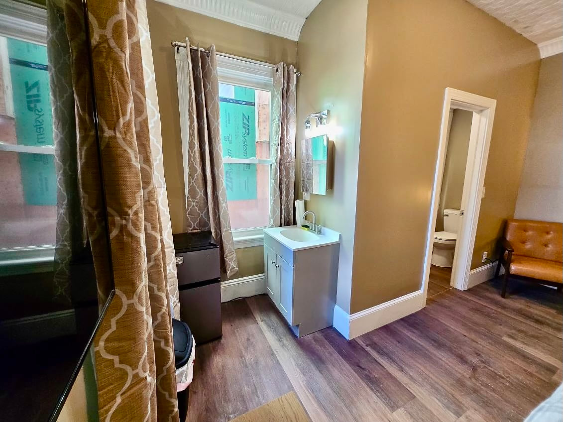 Nice large room in Federal Hill next to Downtown