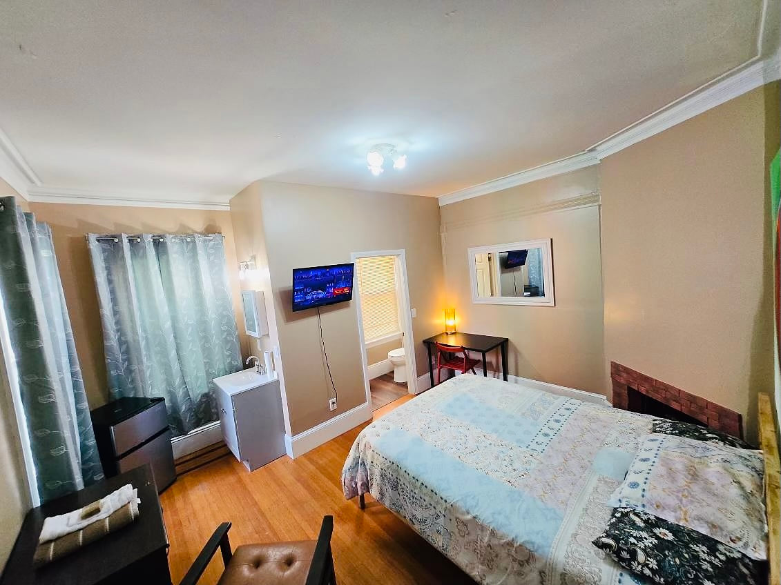2421 Large beautiful room in Federal Hill  Downtown