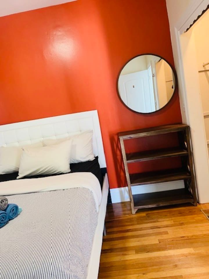 2423-nice-room-in-fed-hill-downtown/