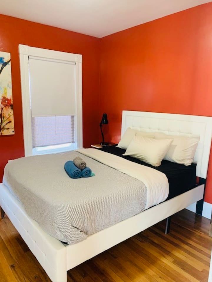 2423-nice-room-in-fed-hill-downtown/